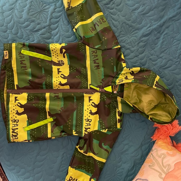 Boys Western Chief raincoat-Dinosaur like new condition 3t - Picture 6 of 10